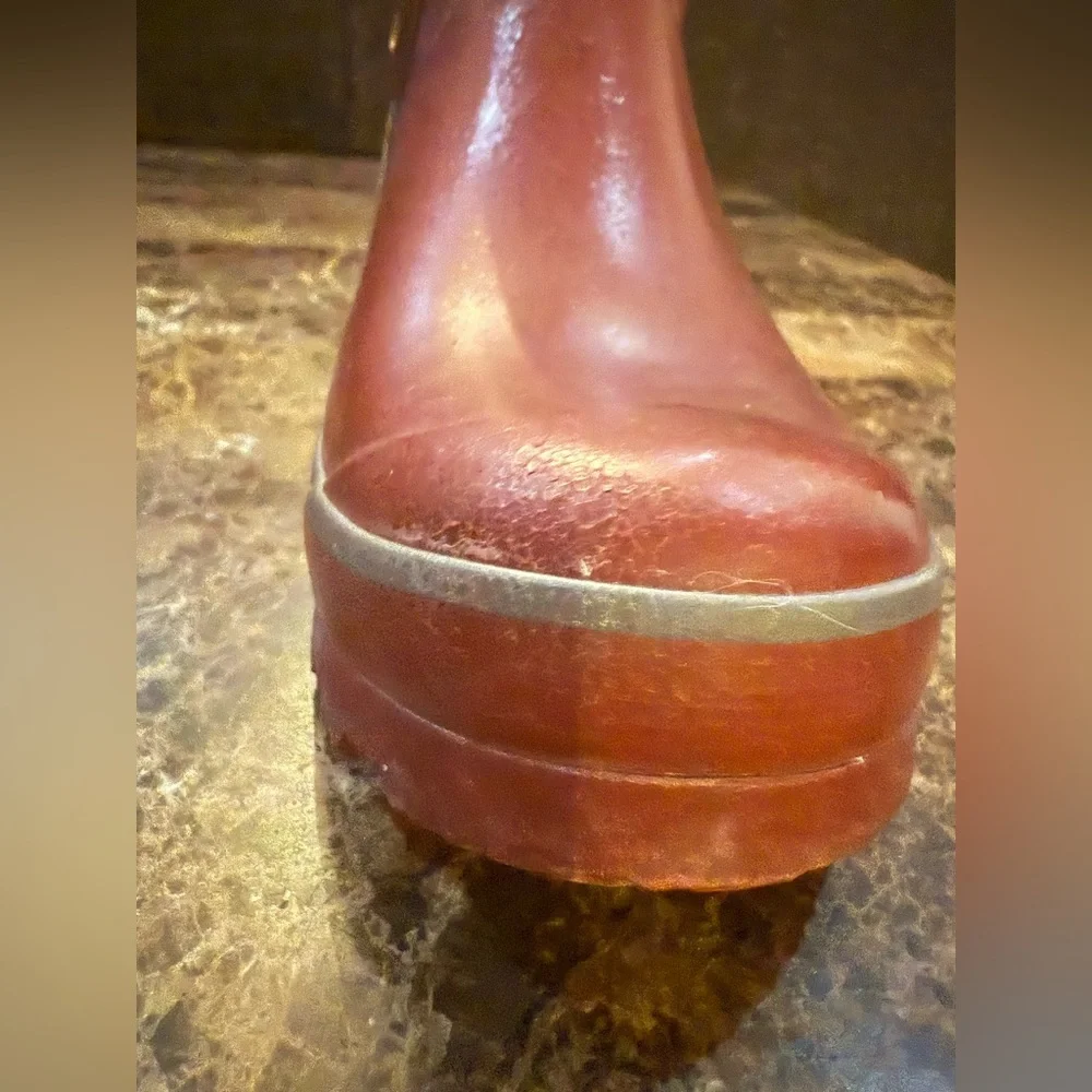 Pendleton. Bridger Stripe Chelsea Rain boot. Maroon. Size 6.
